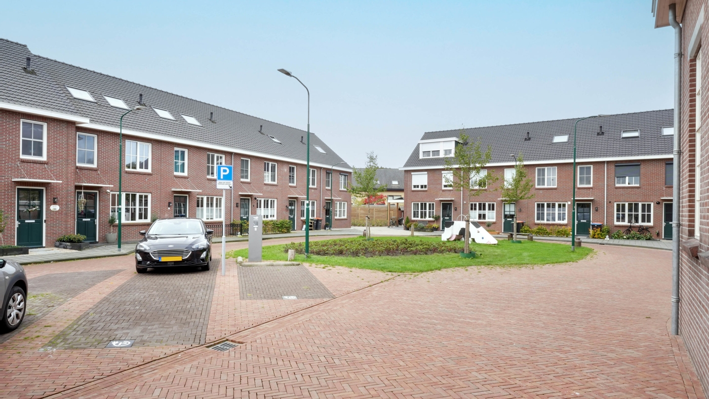 Eemlandia: woningen, appartementen en commercieel vastgoed